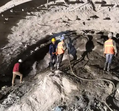 高平拱顶带模注浆料的施工流程及注意事项